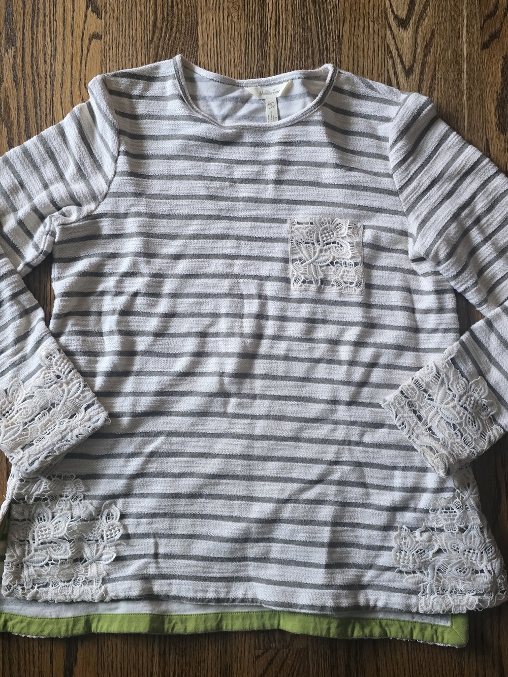 Matilda Jane Women's Gray Striped Lace-Accent Long Sleeve Top Small